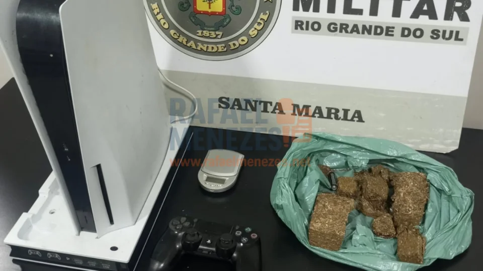 Jovem é preso e adolescente apreendido por tráfico de drogas em Santa Maria