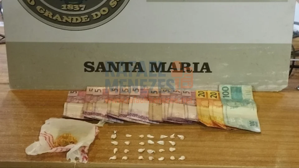 Jovem é preso com porções de crack após tentar fugir da polícia no Beco do Beijo em Santa Maria