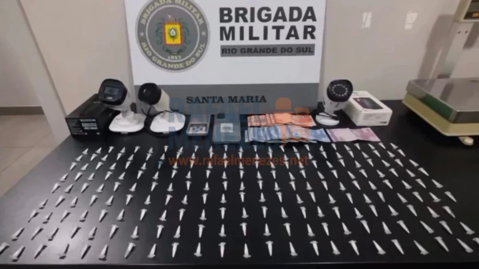 Jovem é preso por tráfico de drogas no bairro Nova Santa Marta em Santa Maria