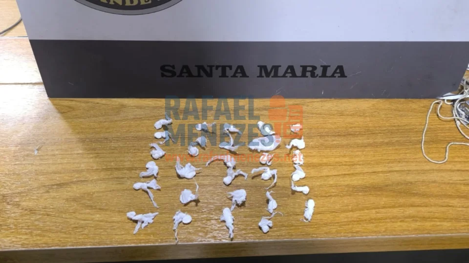 Mulher é detida com 30 buchas de cocaína escondidas no corpo em Santa Maria