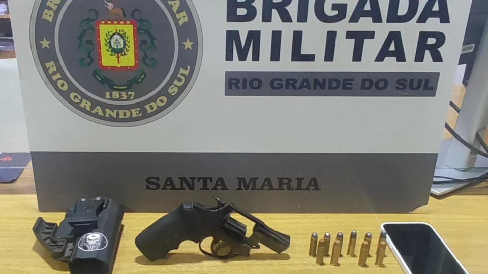 Jovem é preso com revólver e munições no Centro de Santa Maria