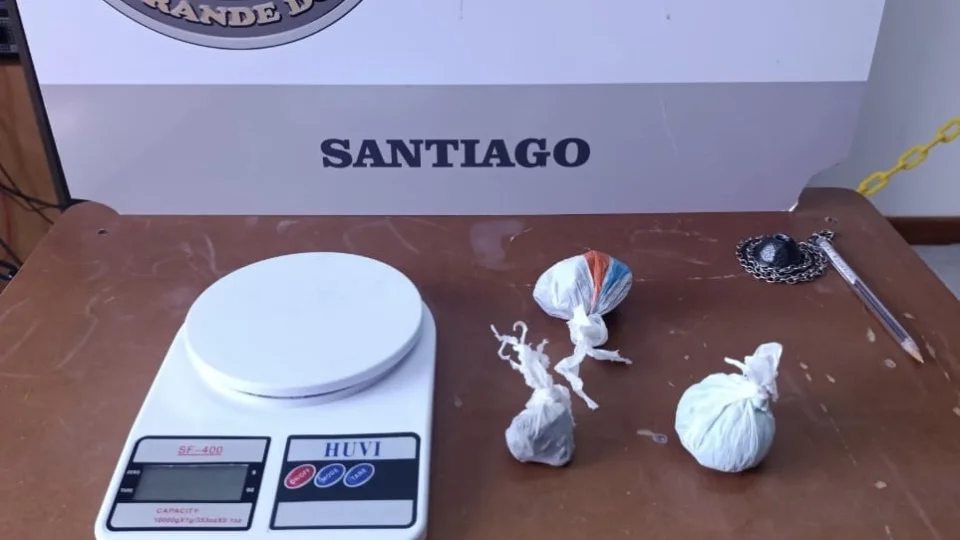 Adolescente de 14 anos é apreendido por tráfico de drogas em Santiago