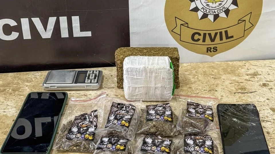 Homem é preso e adolescente apreendido por tráfico de drogas em São Francisco de Assis
