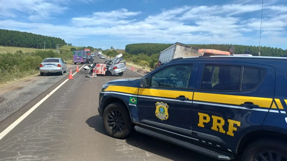 Condutora e criança morrem em colisão frontal na BR-290, em Rosário do Sul