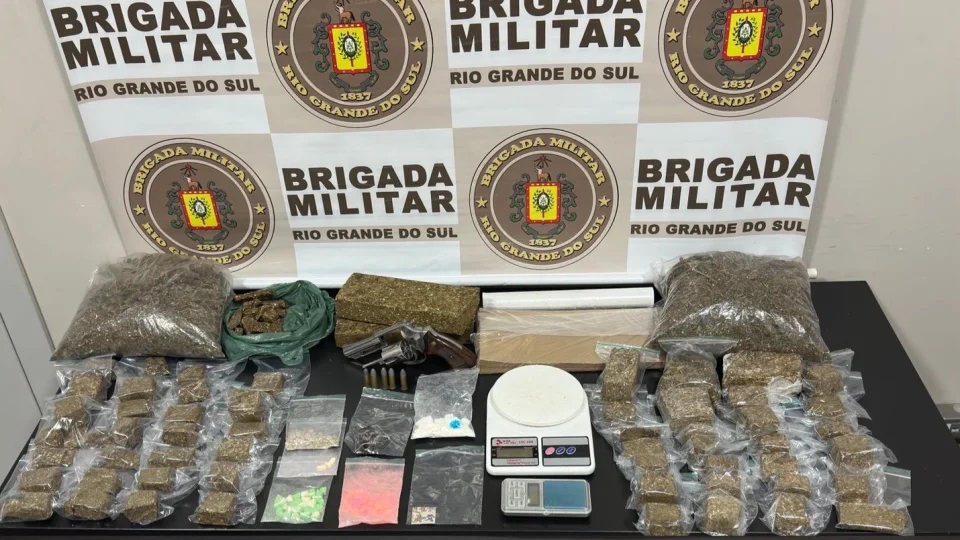 Brigada Militar prende homem por tráfico de drogas e porte ilegal de arma em Santa Maria