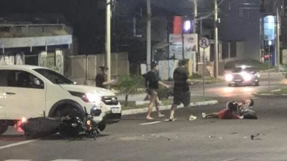 Motociclista fica ferido após colisão com carro em Santa Maria
