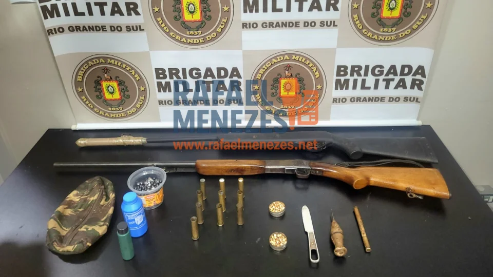 Homem é preso com armas após tentar fugir de abordagem em Santa Maria