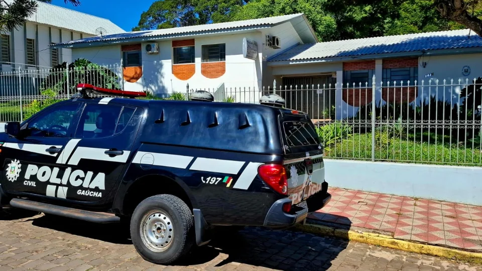 Dois homens são presos por roubo, agressão e coação em Restinga Sêca