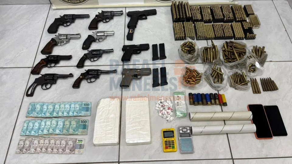 Homem é preso pela Brigada Militar com armas, munições, droga e dinheiro em Itaqui