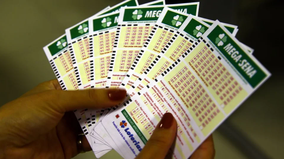 Mega-Sena acumula e prêmio pode chegar a R$ 63 milhões no próximo sorteio