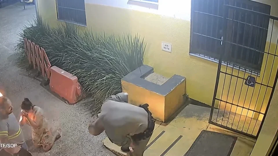 Bebê recém-nascido engasgado é salvo por policiais da Brigada Militar