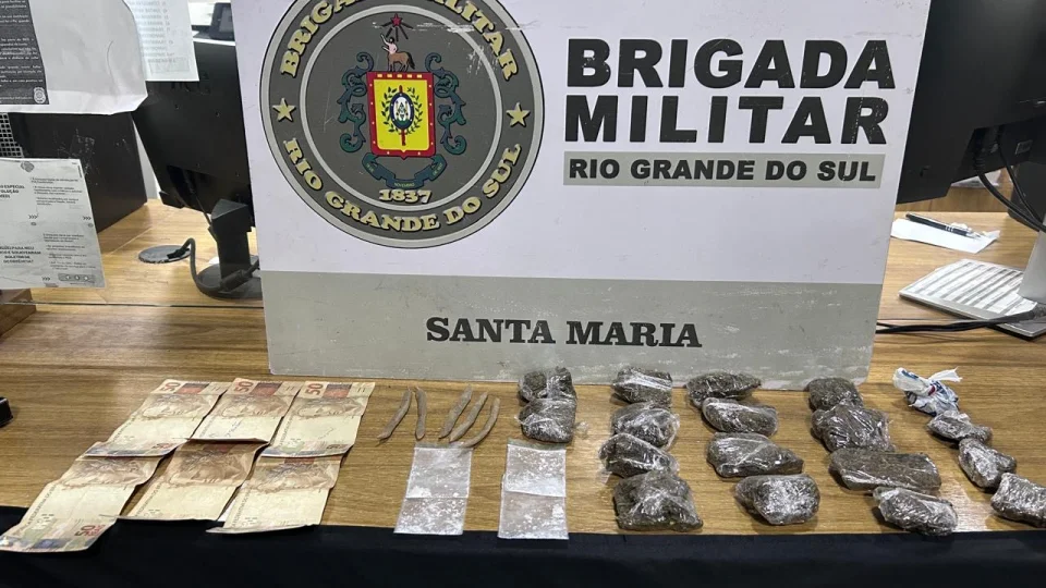 Brigada Militar aborda veículo de aplicativo e prende jovem por tráfico de drogas em Santa Maria