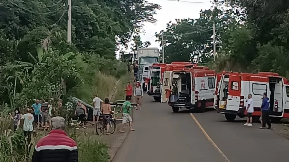 Quatro pessoas ficam feridas após veículo capotar na ERS-516 em Santa Maria
