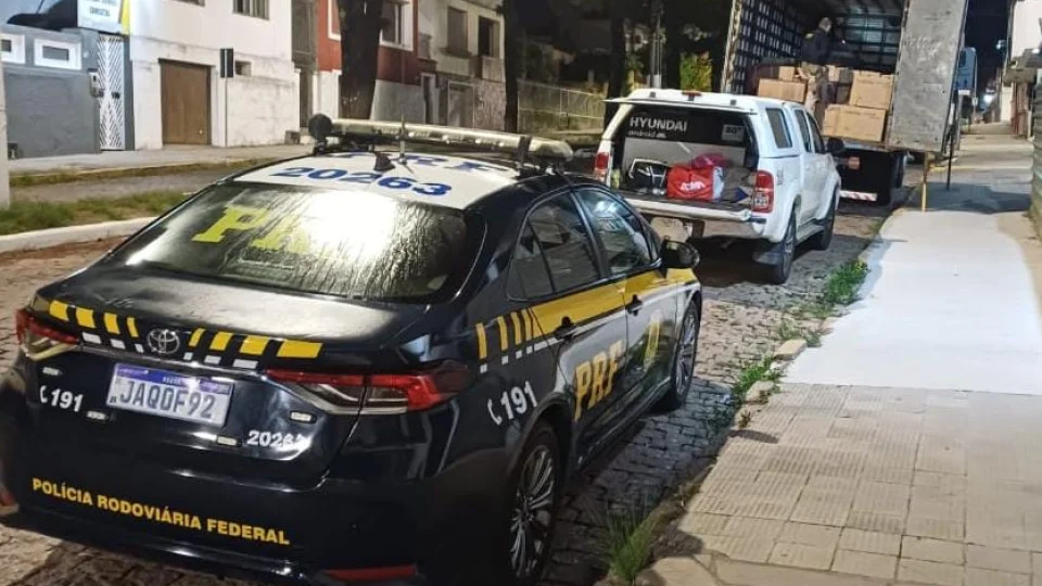 Carga ilegal avaliada em R$ 1 milhão é apreendida na BR-293 e cinco pessoas são presas