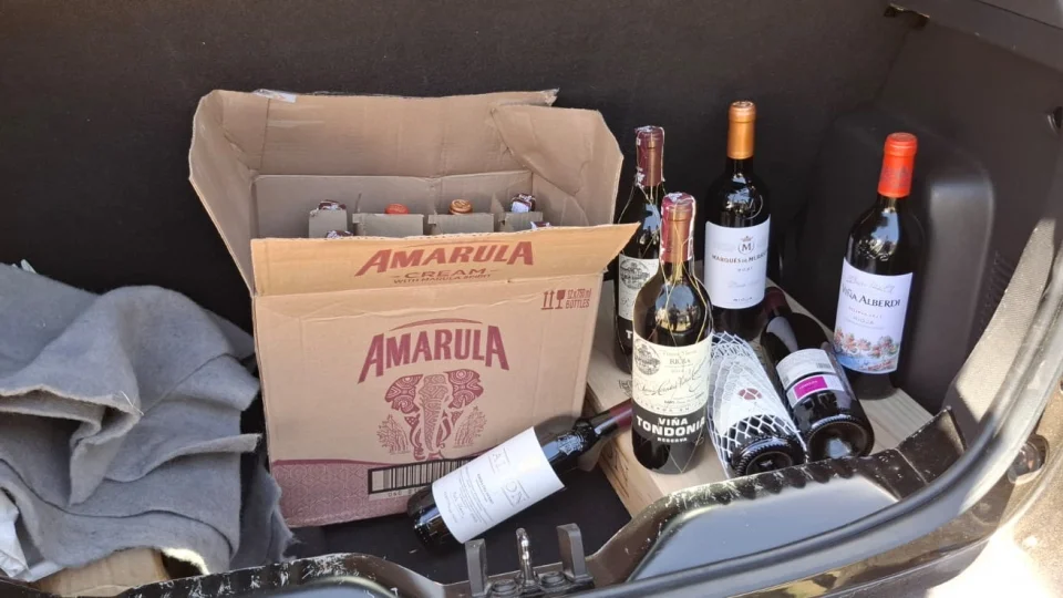 Receita Federal apreende bebidas e veículo na BR-293; grupo investigado atuava também em Santa Maria