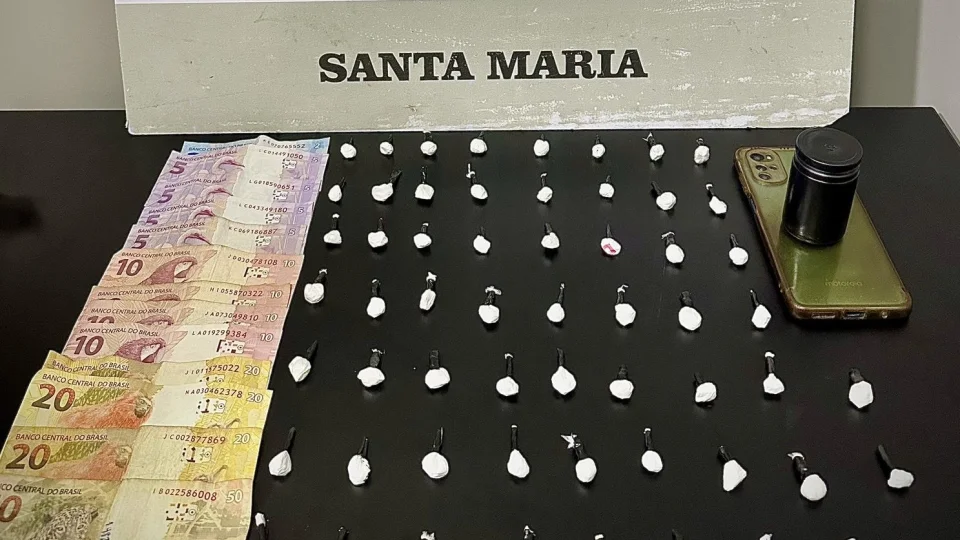 Homem é preso por tráfico de drogas no Bairro Nossa Senhora do Rosário em Santa Maria