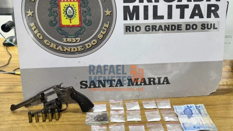 Jovem é preso com arma e drogas e padrasto é detido por desacato em Santa Maria