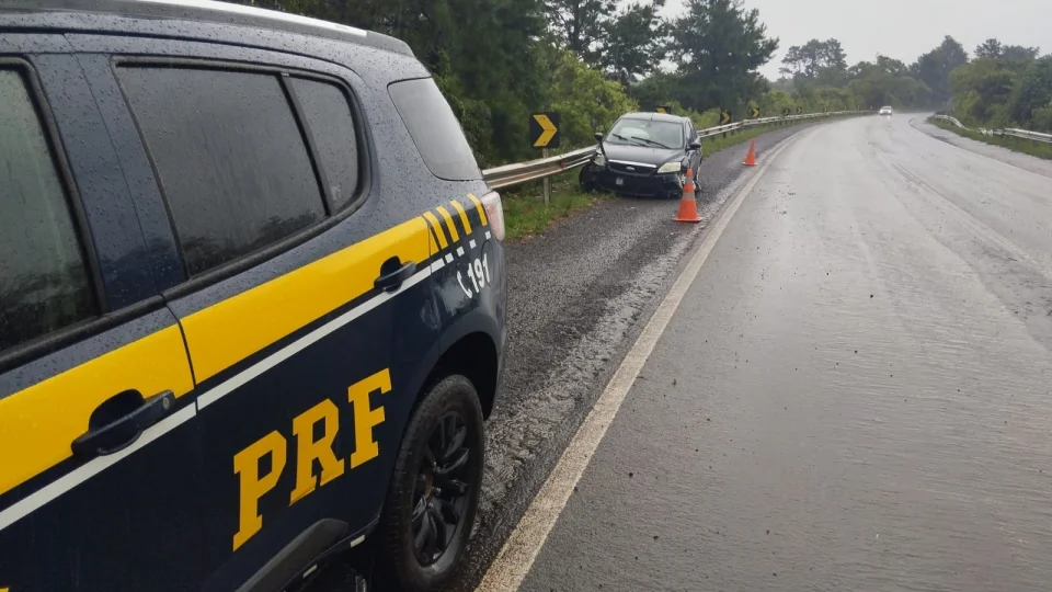 Motorista colide veículo na BR-287 em Santiago