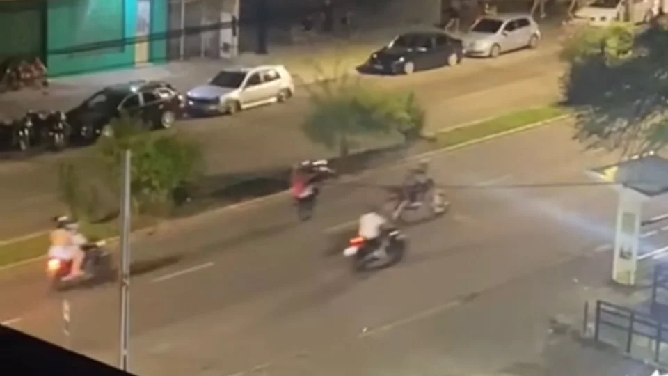Jovem embriagado sem CNH foge de abordagem, colide em viatura e acaba preso em Santa Maria