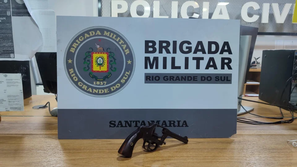 Homem em surto é detido após ameaçar a mãe e seguidores nas redes sociais em Santa Maria