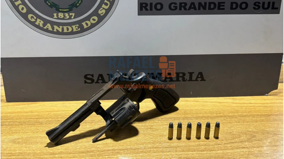 Adolescente de 15 anos é apreendido com arma em via pública em Santa Maria