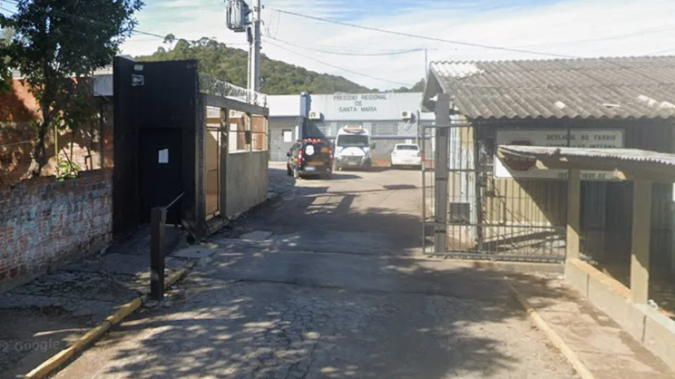 Preso é flagrado com cocaína escondida na cueca ao retornar ao presídio em Santa Maria