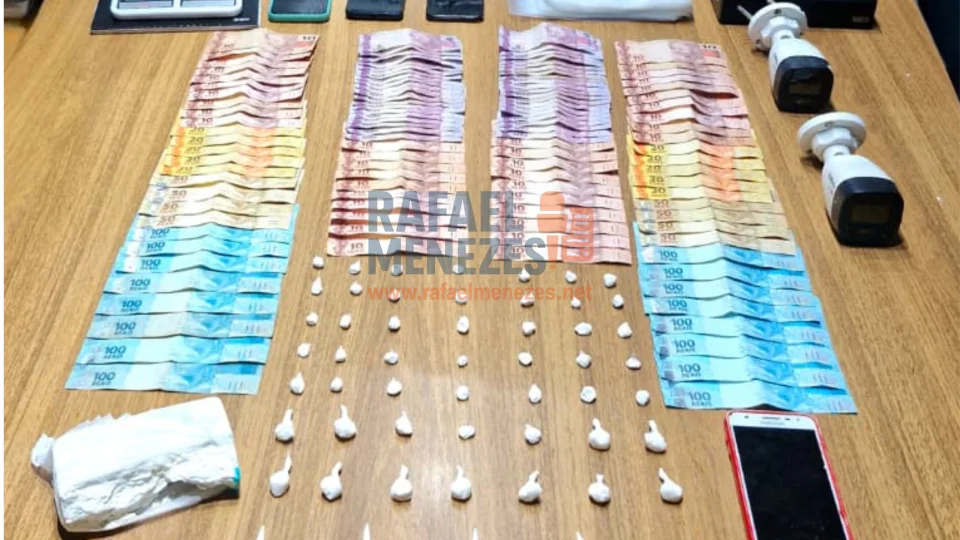 Motorista que realizava tele-entrega de drogas e mulher são presos por tráfico em Santa Maria