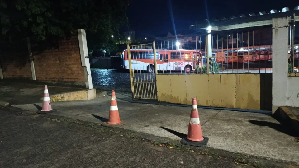 Vídeo – Paralisação do transporte coletivo deixa Santa Maria sem ônibus nesta terça-feira