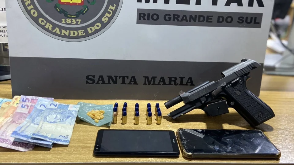 Homem é preso por tráfico de drogas e porte ilegal de arma em Santa Maria