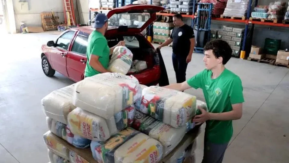 230 cestas básicas são entregues a projetos sociais em Santa Maria