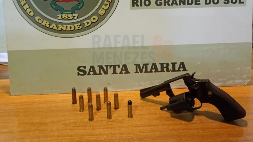 Homem com antecedentes por dois homicídios é preso por porte ilegal de arma em Santa Maria
