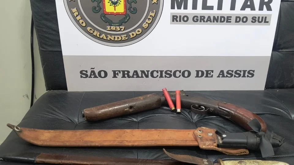 Brigada Militar detém homem e apreende arma de fogo após ameaça em via pública em São Francisco de Assis