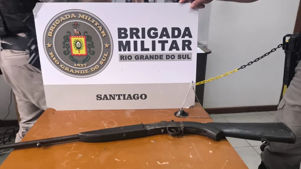 Brigada Militar prende jovem por posse ilegal de arma em Santiago