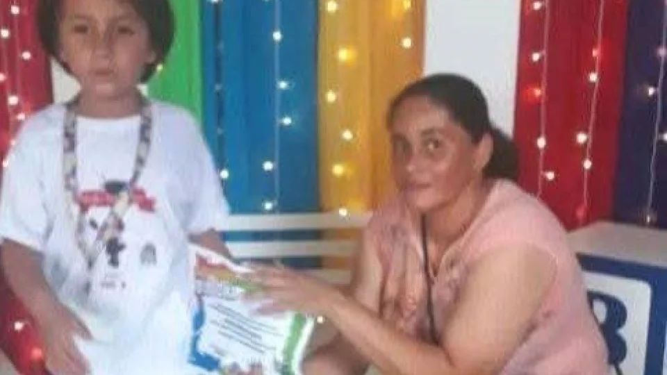 Mãe solo de criança autista pede ajuda para voltar a trabalhar e garantir renda extra