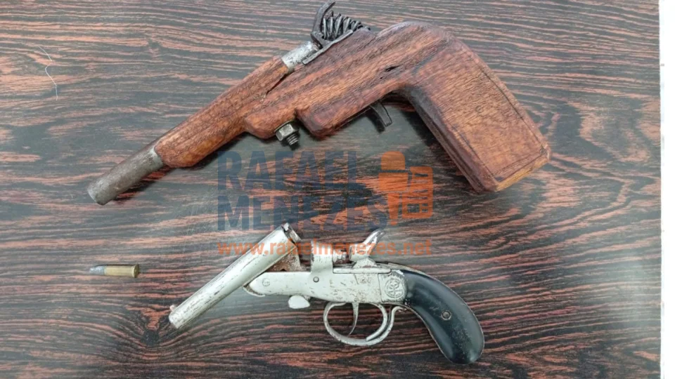 Homem é detido com armas após agredir a ex-companheira no interior de Toropi