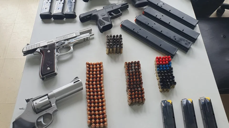 Polícia Civil cumpre mandado por violência doméstica e apreende armas em Cachoeira do Sul