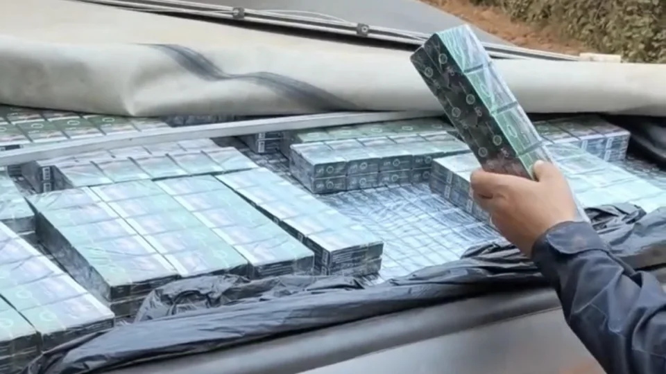 PRF apreende mais de 20 mil maços de cigarros contrabandeados na BR-287