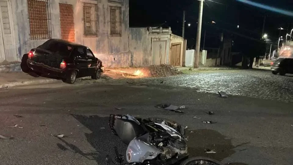Condutor embriagado e com CNH suspensa causa colisão no centro de São Pedro do Sul