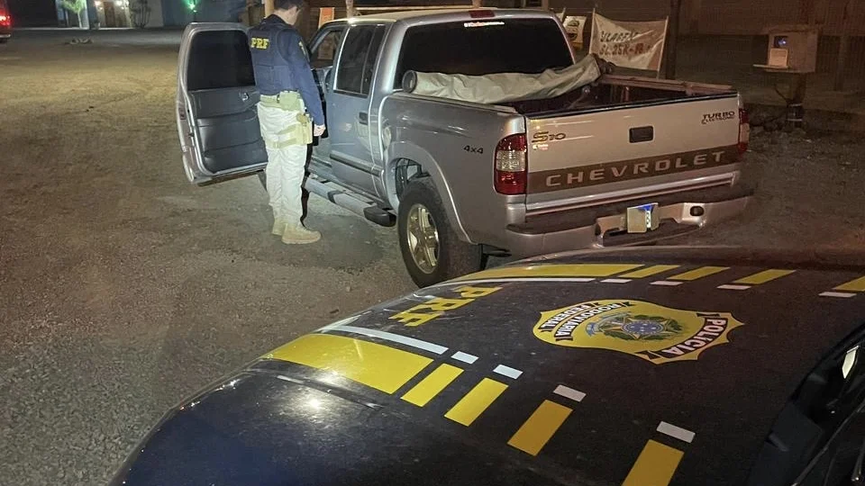 PRF recupera caminhonete adquirida através de golpe em Santa Maria