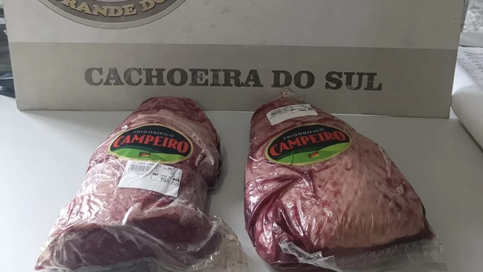 Homem é preso após furtar duas peças de picanha em supermercado