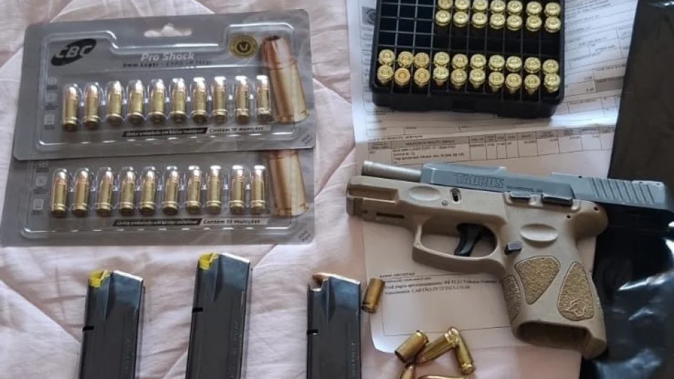 Polícia Civil apreende pistola e munições durante investigação de ameaças no Bairro Itararé