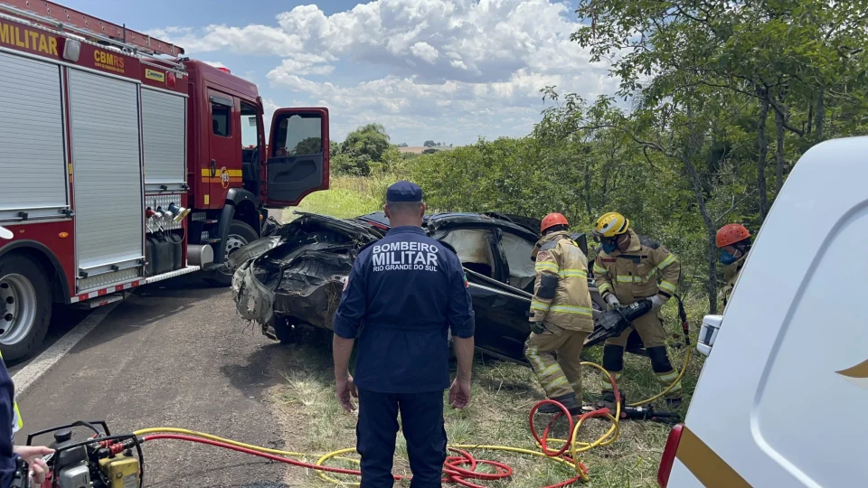 Dois homens são encontrados mortos dentro de veículo na BR-287, entre Santa Maria e São Pedro do Sul