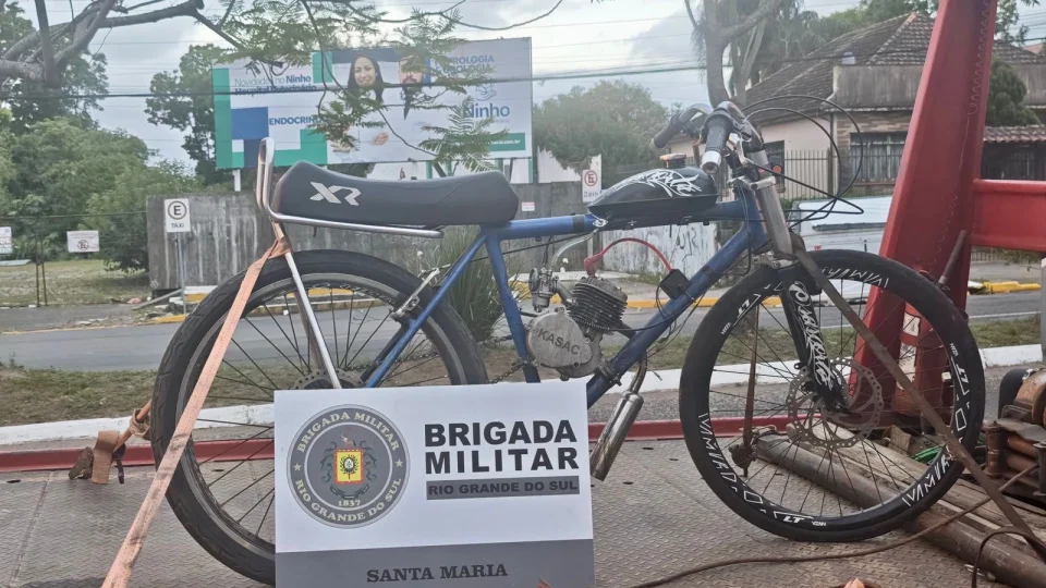 Brigada Militar apreende adolescente conduzindo motocicleta sem habilitação em Santa Maria