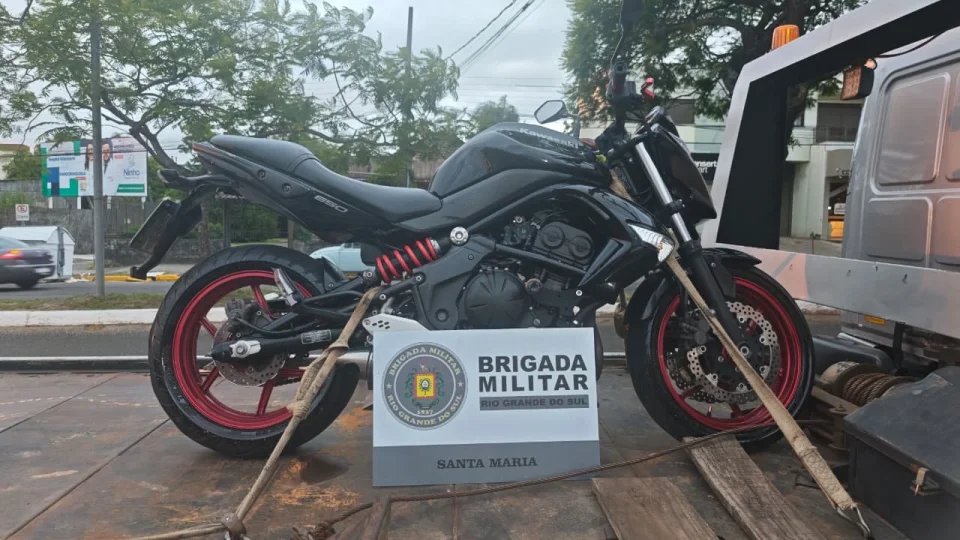 Motocicleta furtada é localizada pela Brigada Militar em Santa Maria