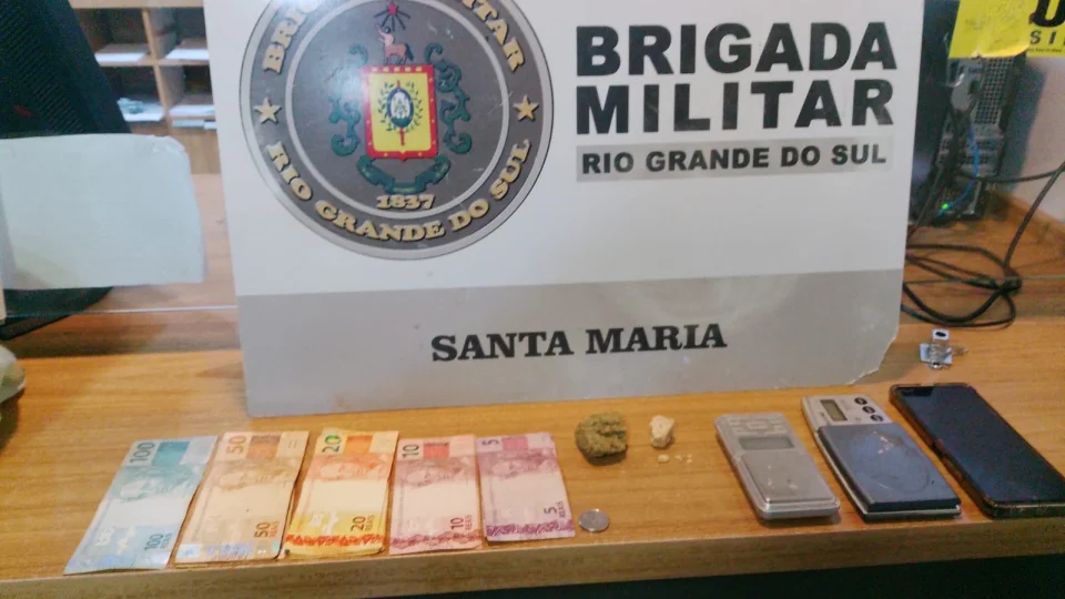 Brigada Militar prende jovem por tráfico de entorpecentes em Santa Maria