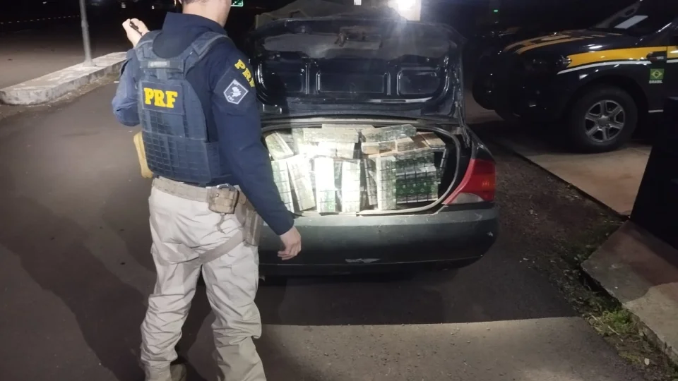 PRF prende contrabandista com 10 mil maços de cigarros na BR-287