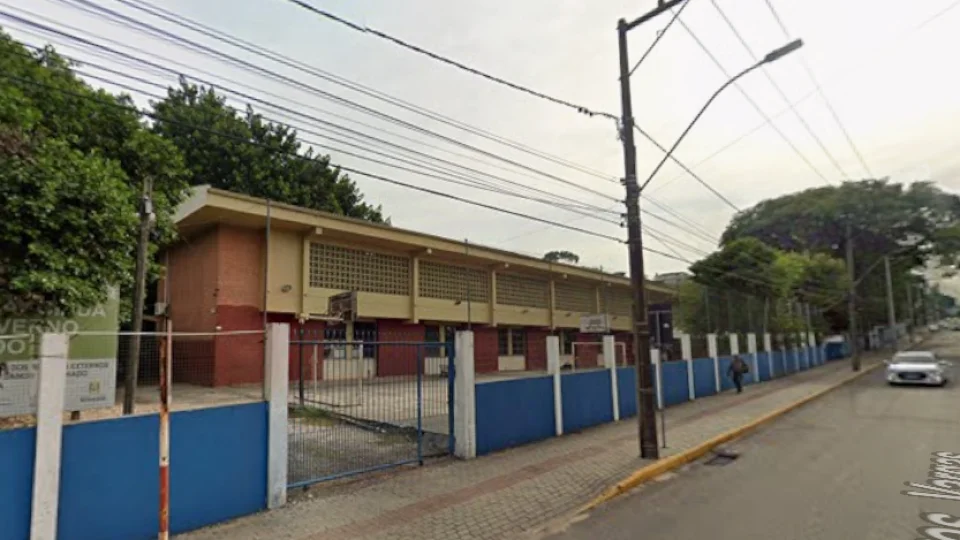 Adolescente é flagrado com entorpecentes em escola de Santa Maria