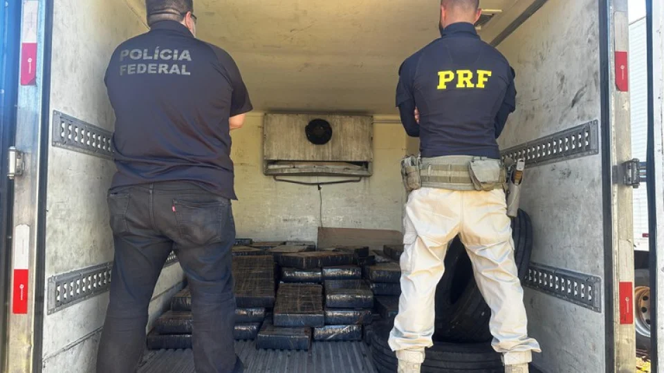 Vídeo – PRF e PF apreendem mais de uma tonelada de maconha após perseguição em Londrina