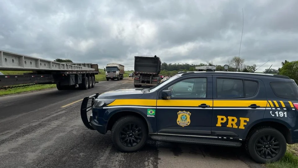 PRF limita circulação de veículos de carga no feriado