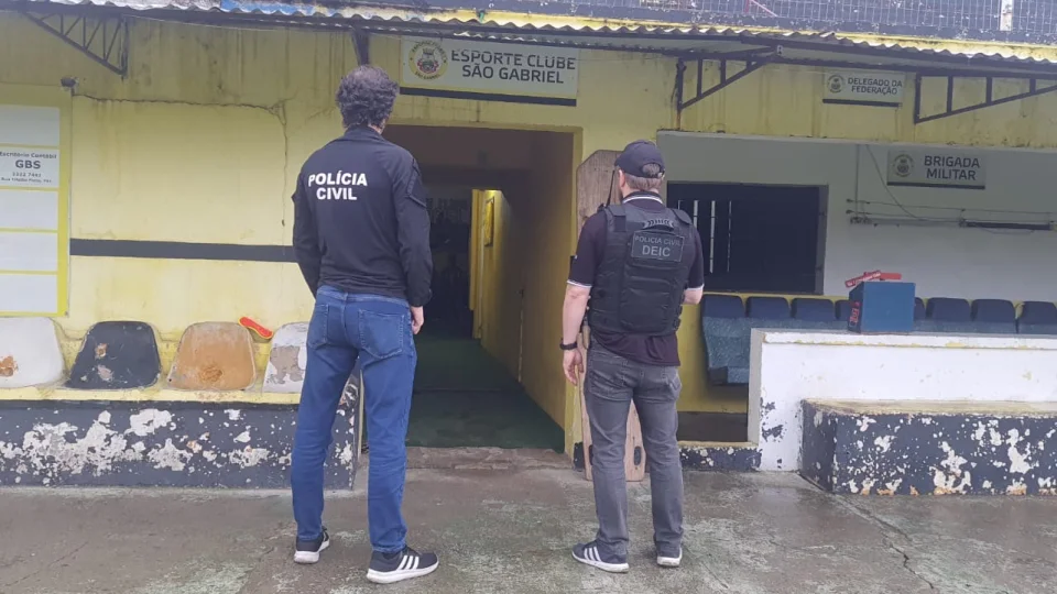 Polícia Civil faz operação em São Gabriel para investigar manipulação de resultados no futebol gaúcho